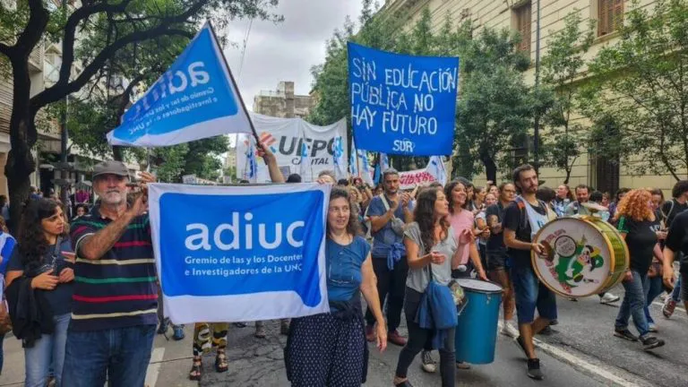2025 - Paro adiuc