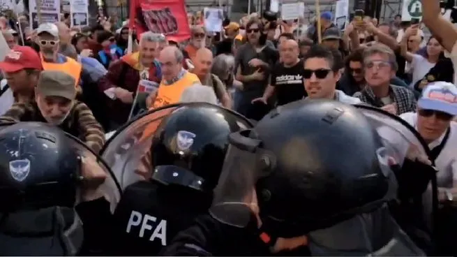2025-represion jubilados
