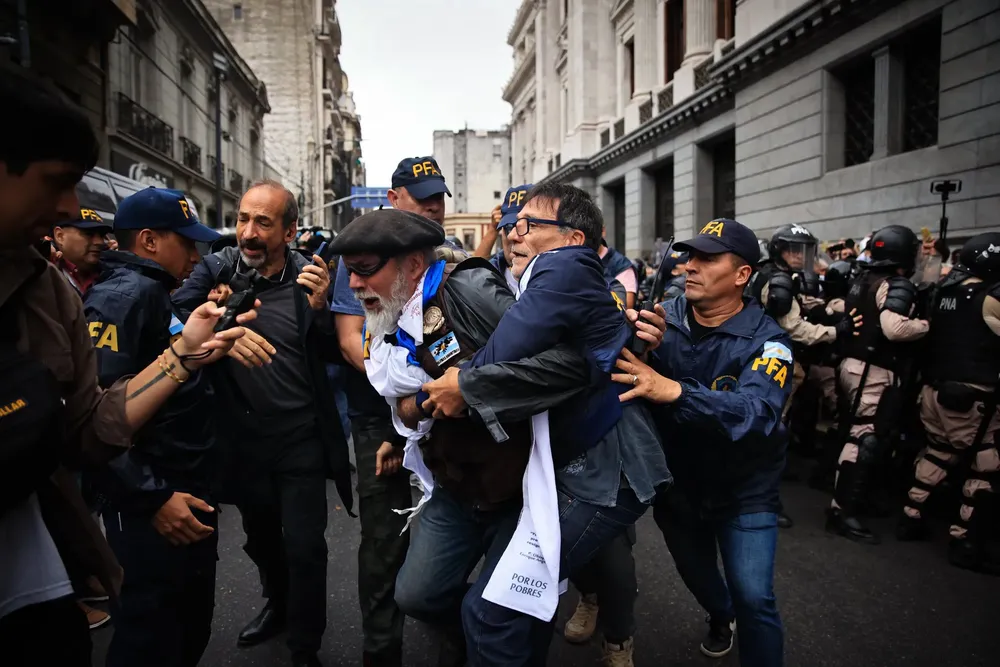 2025 - Represión