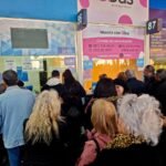 Largas filas y horarios reducidos complican la transición al nuevo sistema SUBE para adultos mayores