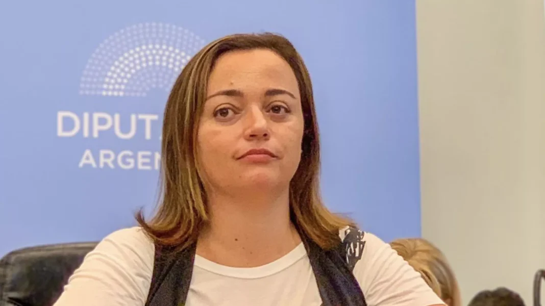 Moreau cuestiona legalidad del préstamo con EEUU y acusa a Milei de «arrodillarse» ante Trump