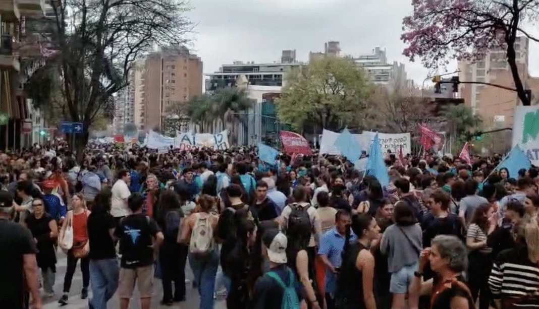 Miles de cordobeses marcharon contra el veto presidencial a la Ley de Financiamiento Universitario