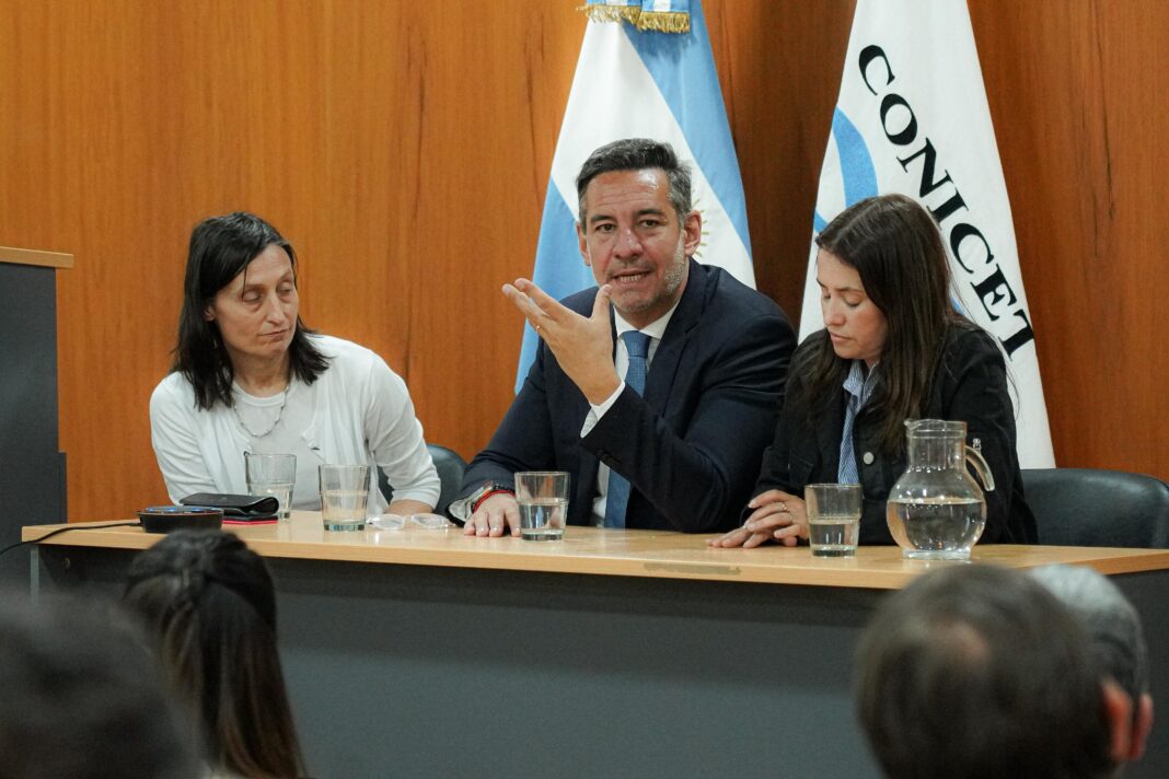 Siciliano con científicos del CONICET: “Pensar un país con más producción y crecimiento requiere escuchar y trabajar junto a quienes se dedican a investigar y a innovar”