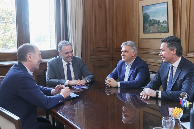 Llaryora se reunió en Casa Rosada y avaló una «modernización del trabajo»