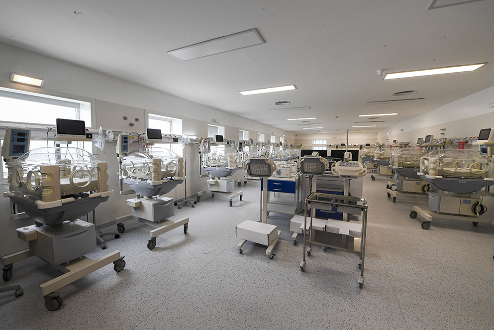 Madres reclaman justicia frente a la Maternidad Provincial por muertes de bebés