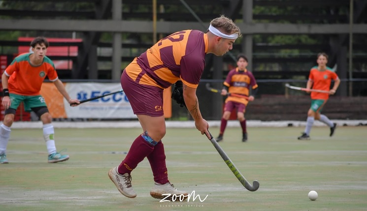 Jugador de hockey denuncia insultos homofóbicos y quedó expulsado por reclamar al árbitro