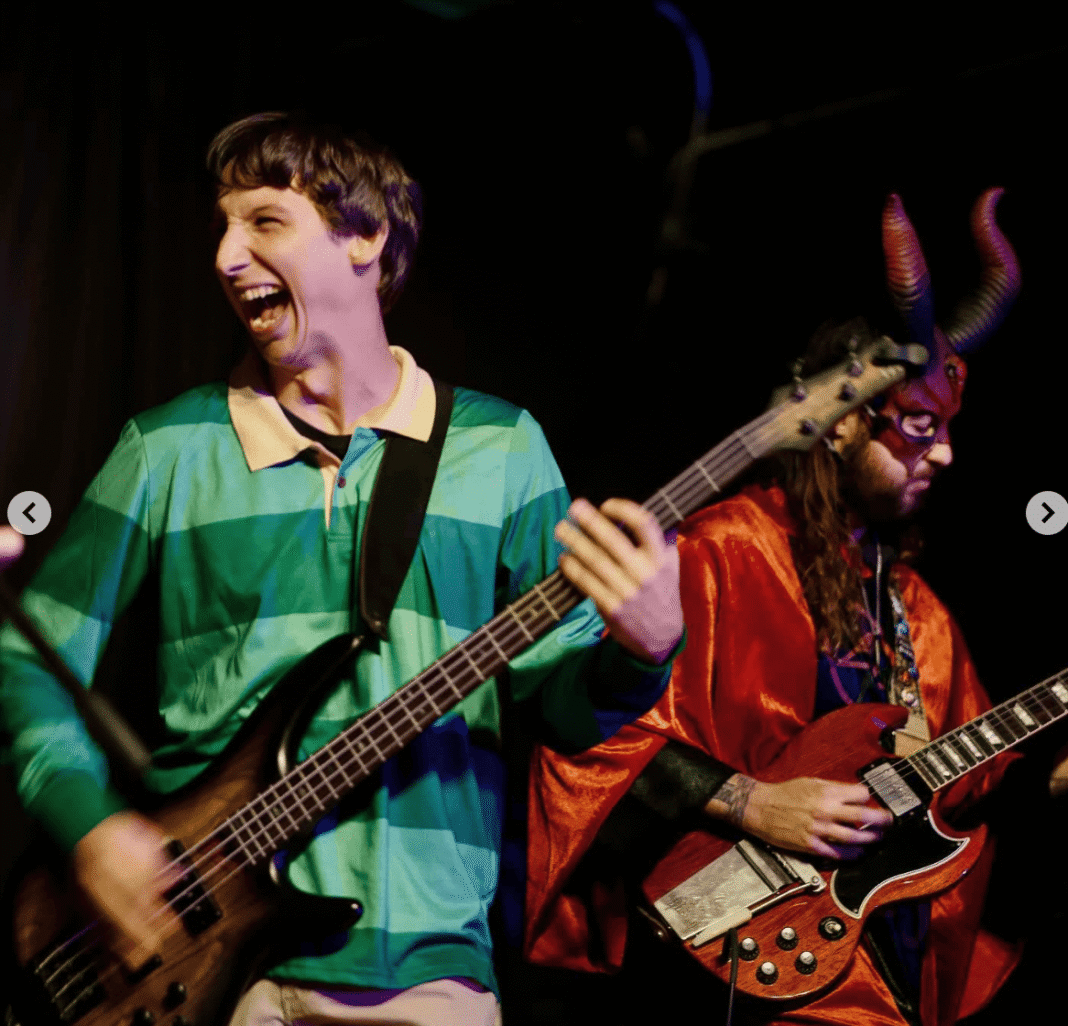 Los Muertos presentan su nuevo disco «Manual de Combate» con festival solidario en el cementerio San Jerónimo