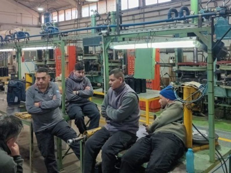 Trabajadores de IBF ocupan la planta tras el cierre sorpresivo y el despido de todo el personal
