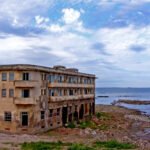 Ordenan el desalojo del Gran Hotel Viena: alarma en Ansenuza por el futuro del patrimonio histórico de Miramar