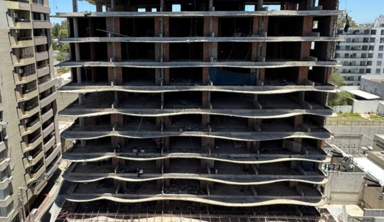 «La Mole» de Córdoba: el abandono extremo de un edificio donde viven más de 40 personas sin servicios básicos