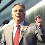 Llaryora anunció cambios en su gabinete: creó un nuevo ministerio y fusionó las carteras productivas