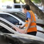 Adiós a los «naranjitas»: Córdoba regula el estacionamiento y los cuidacoches pasarán a llamarse constatadores