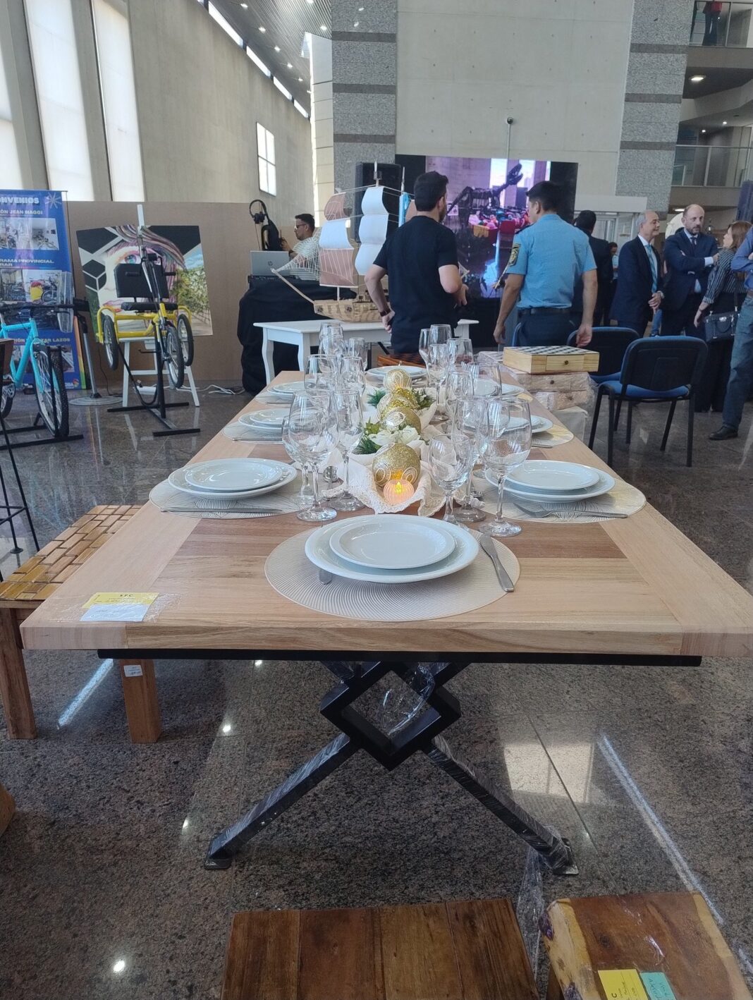 Feria penitenciaria ofrece muebles y artesanías de alta calidad a precios accesibles hasta el viernes en Tribunales