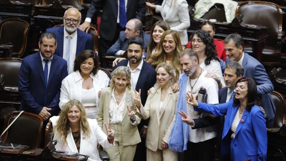 Cruces y cánticos entre libertarios y peronistas marcaron el inicio de la sesión preparatoria en Diputados