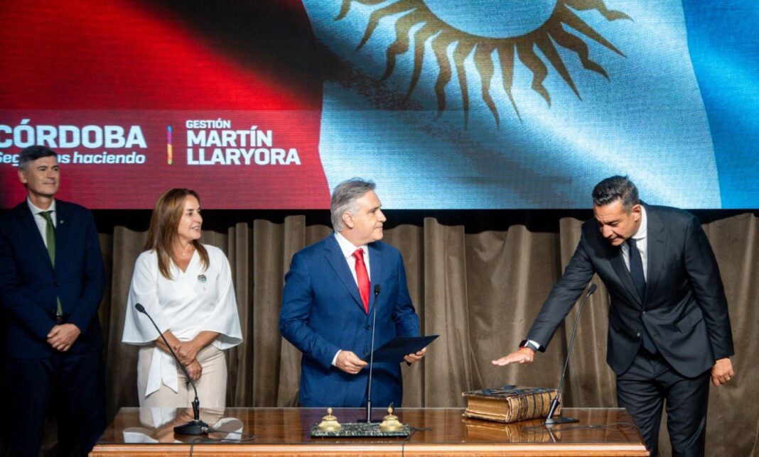 Llaryora tomó juramento a Miguel Siciliano como ministro de Vinculación y Gestión Institucional