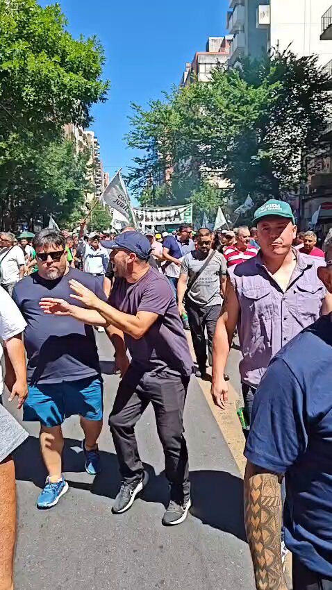 Gremios estatales marcharon a la Legislatura en rechazo al aumento de aportes previsionales