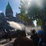 Reprimen en el Congreso a jubilados que protestaban por aumentos y medicamentos gratuitos