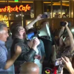 Entre euforia e insultos, Milei provocó un desborde en el ingreso del hotel en Mar del Plata