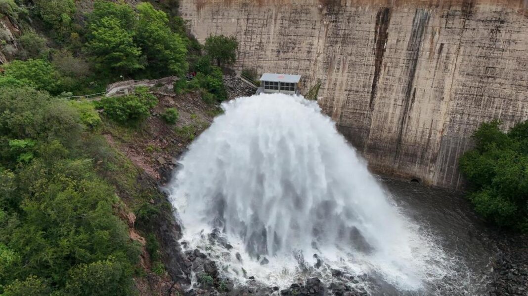 El Dique San Roque mostró la «cola de novia» tras las fuertes tormentas en Córdoba