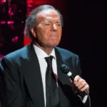 La Fiscalía de España archivó la investigación contra Julio Iglesias por denuncias de abuso sexual al considerar que carece de jurisdicción