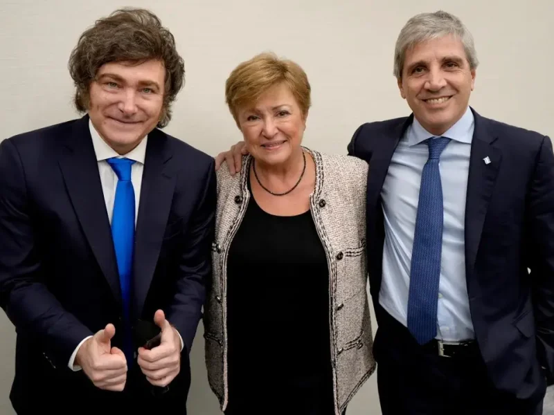 El FMI respaldó el rumbo económico de Milei pero advirtió sobre inflación, empleo y crecimiento El FMI respaldó el rumbo económico de Milei pero advirtió sobre inflación, empleo y crecimiento