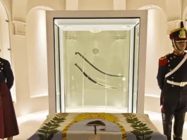 El Gobierno trasladará el sable corvo de San Martín al Regimiento de Granaderos