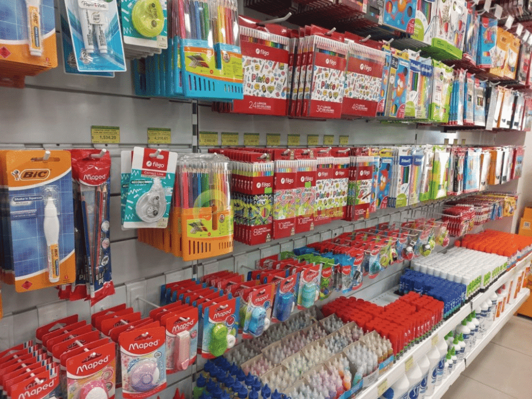 Vuelta al cole 2026: la canasta escolar subió 12% y las familias cambian su estrategia de compra