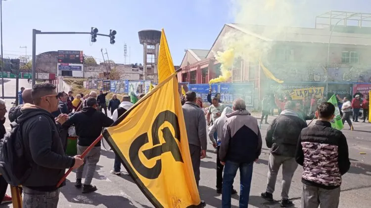 Taxistas cordobeses protestaron contra la falta de controles a Uber y Cabify: menos del 10% de los choferes se registró Foto: Gentileza
