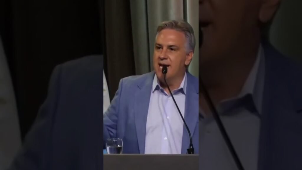 Llaryora confronta a Milei