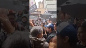 El Secretario General de UEPC, Roberto Cristalli, tuvo que ser escoltado por la policía